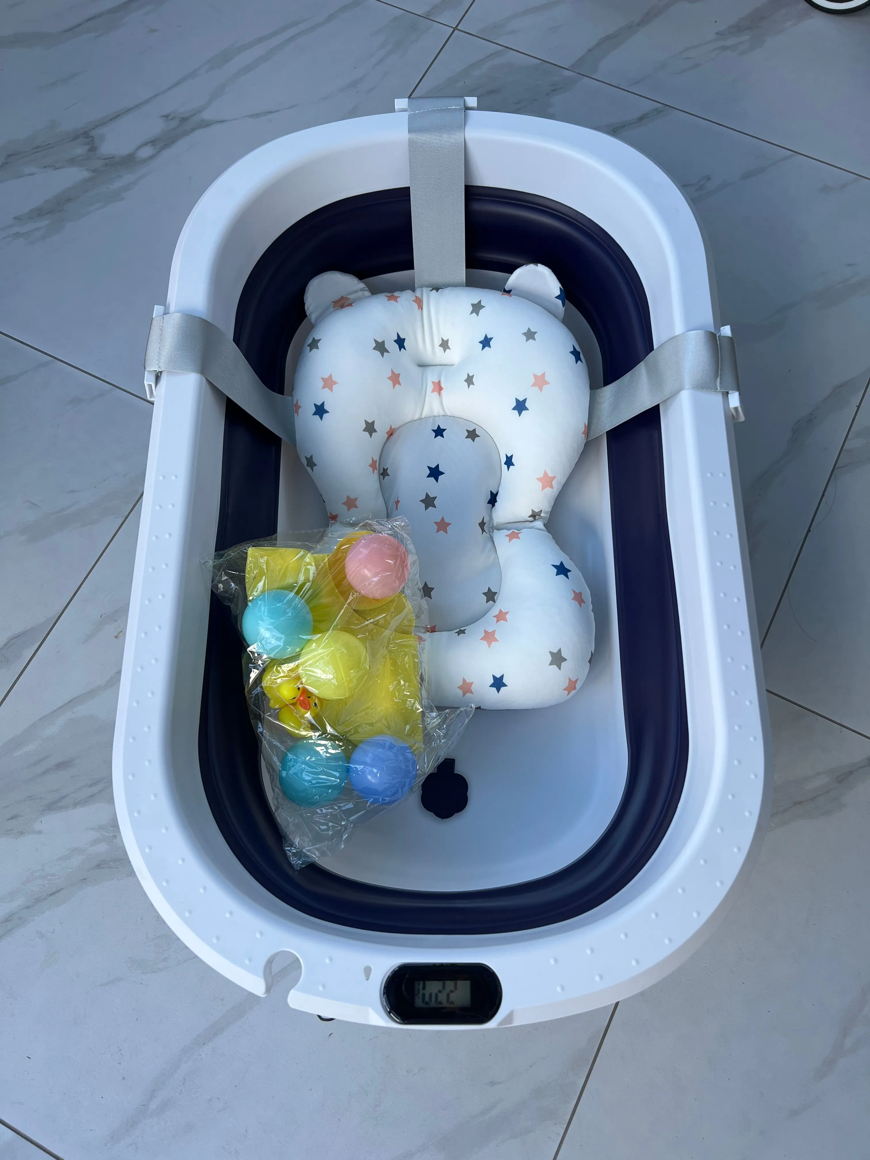 Modern Space-Saving Baby Bathtub with Supportive Pillow and Temperature Reader