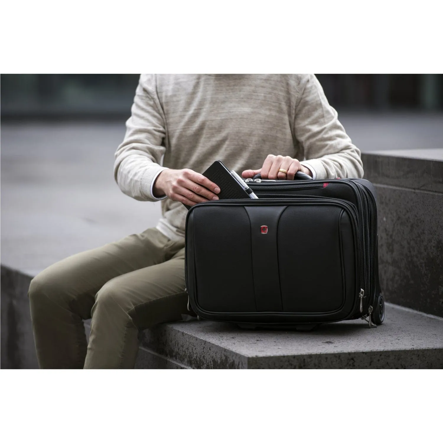 Wenger Patriot 2-Piece Business Set with Comp-U-Roller and Matching 15.6'' Laptop Case - 600662